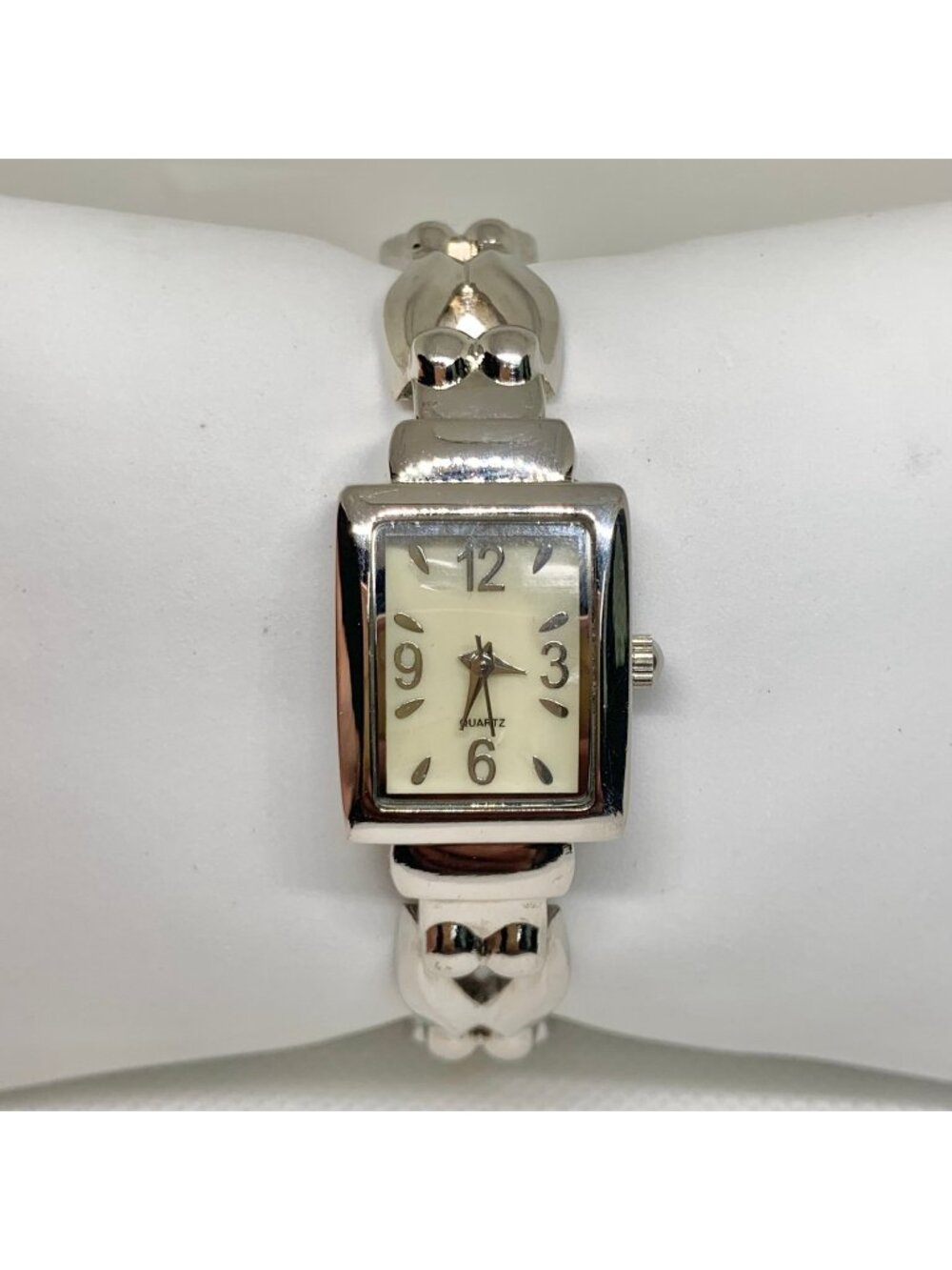 Accutime Women’s SilverTone tone cuff bracelet watch 20mm quartz 7” running